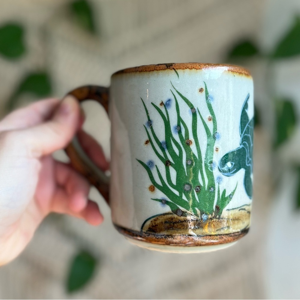 Vintage Mexican Pottery Mug 🐢 Hand Painted Sea Turtle Ocean Design – Mexico - Picture 9 of 10